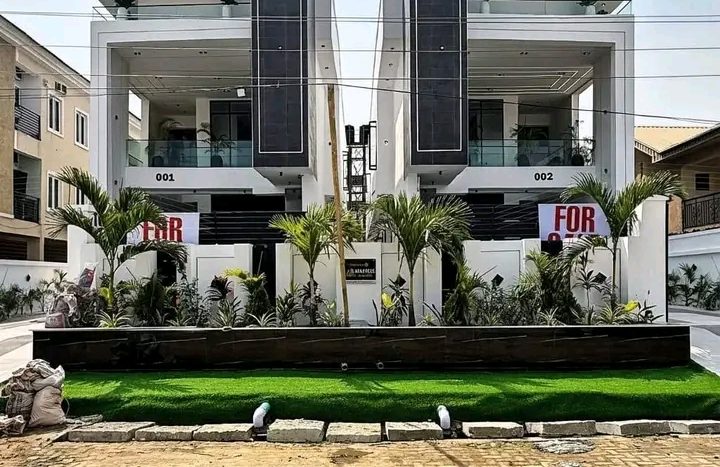 Luxury 5-Bedroom Fully Detached Duplex with Swimming Pool & Private Gym – Ikota, Lekki