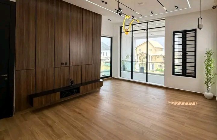 Luxury 5-Bedroom Fully Detached Duplex with Swimming Pool & Private Gym – Ikota, Lekki